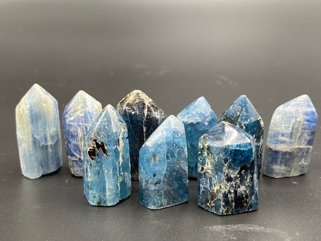 blue-kyanite-760651564