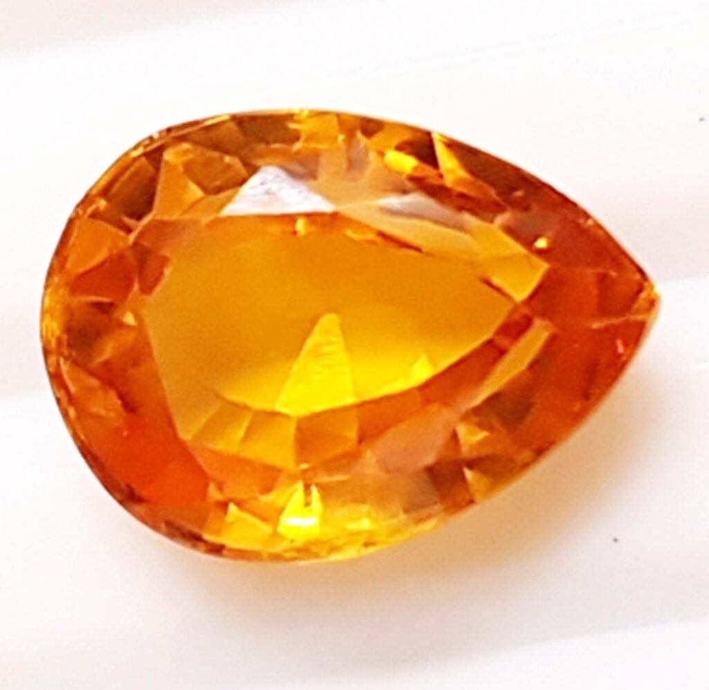 orange-saphire-928822368